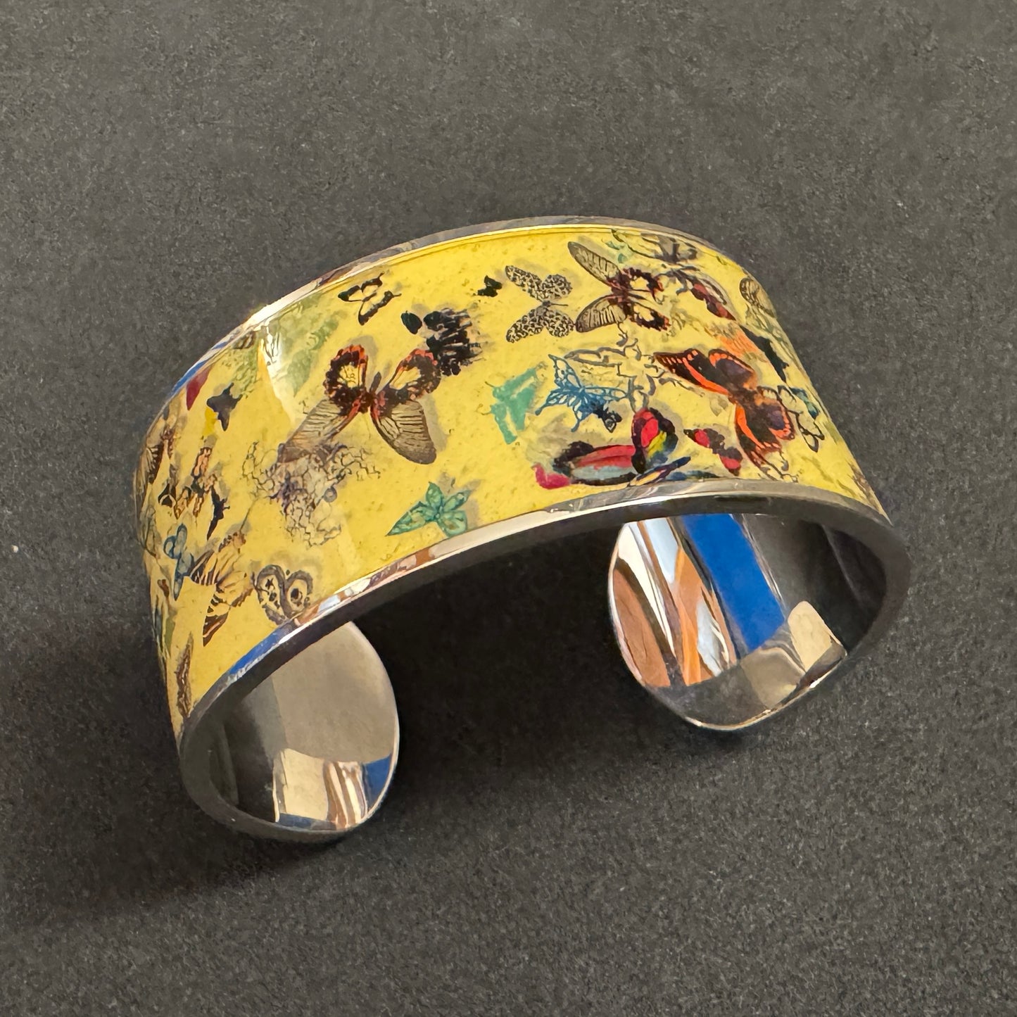 Bracelet créateur CHRISTIAN LACROIX motif aux papillons - Métal et résine
