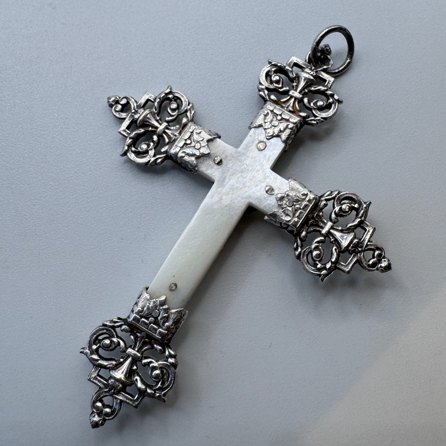 Superbe Croix crucifix ancien - argent et nacre