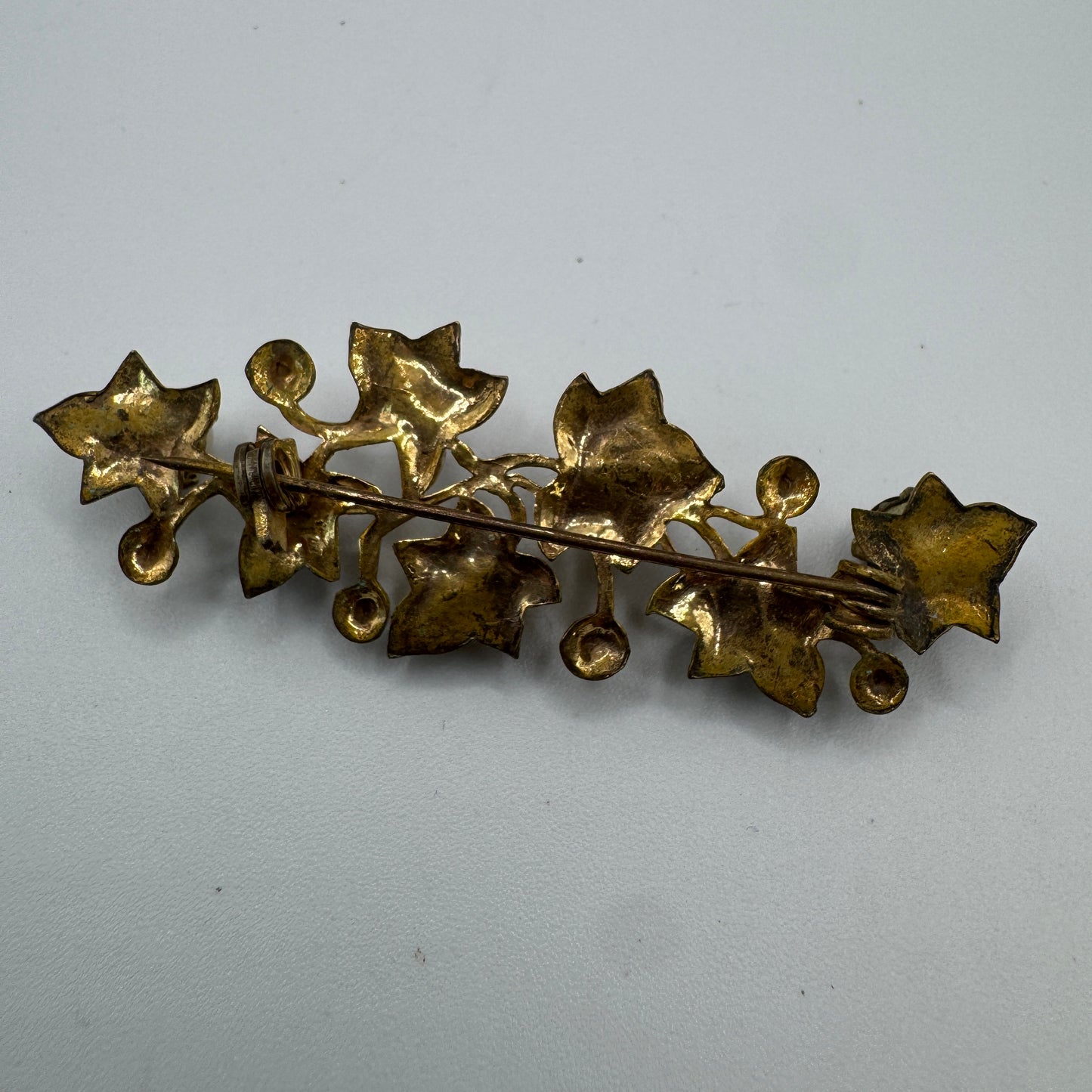 Broche ancienne métal doré et pierres