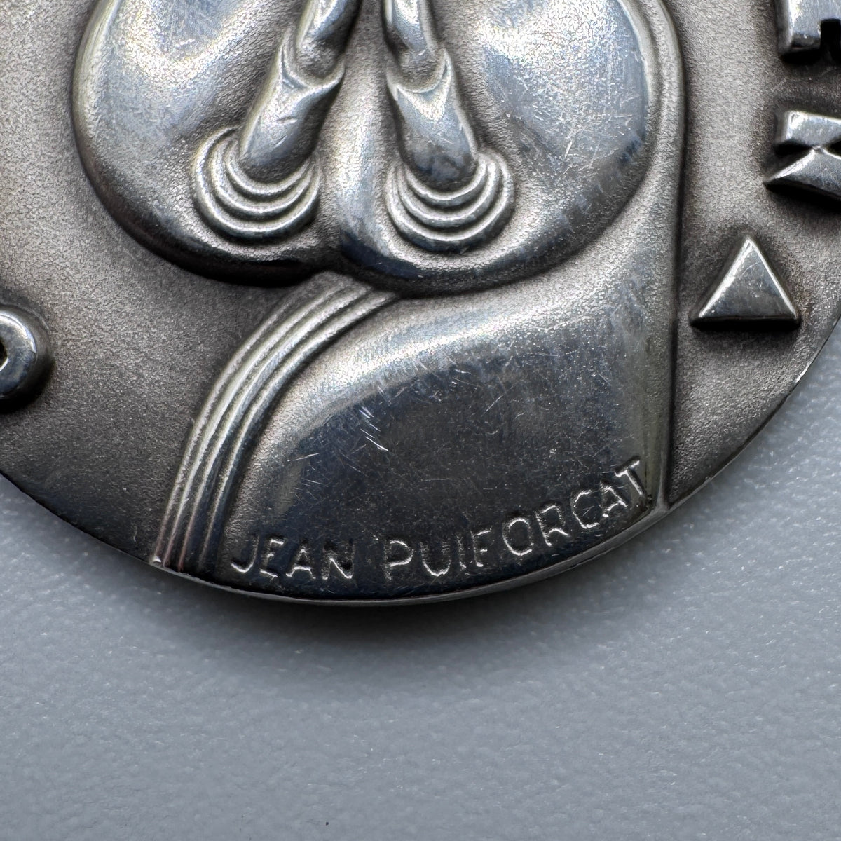Rare Medaille religieuse ancienne en argent « Gratia Plena » signée Jean Puiforcat
