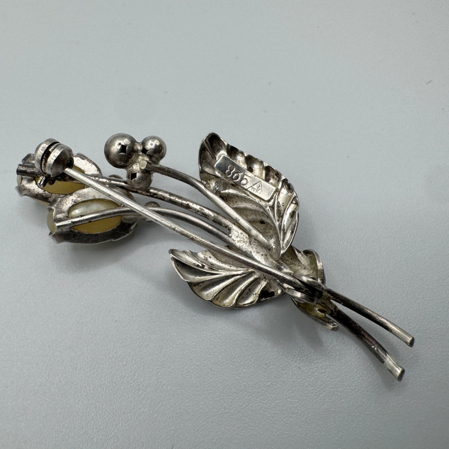 Broche ancienne « rose » - argent massif et nacre