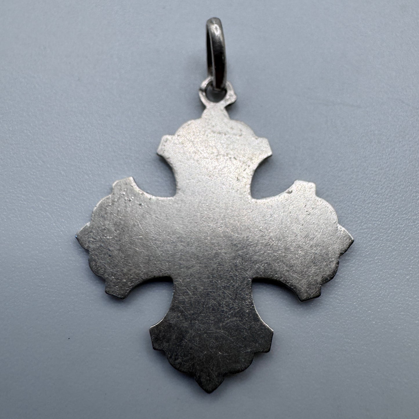 Médaille religieuse ancienne en argent et or « calice »