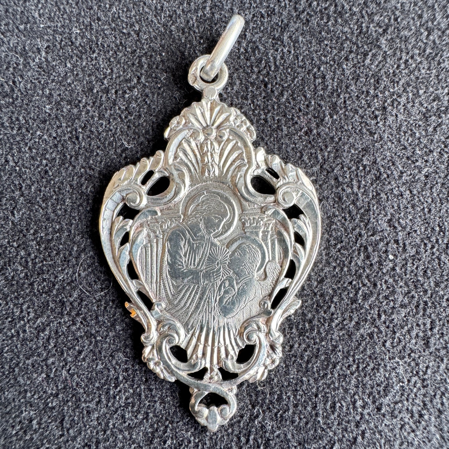 Médaille religieuse ancienne en argent « Jesus et ange »