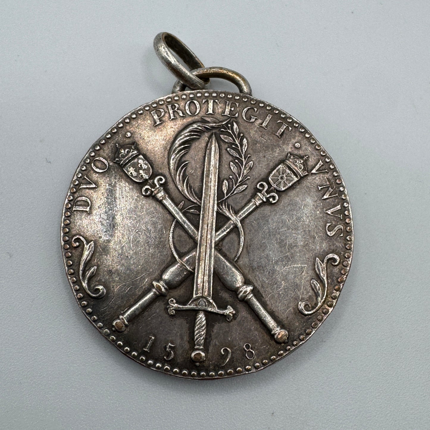 Médaille ancienne en bronze argenté « sacrément Henri IV »