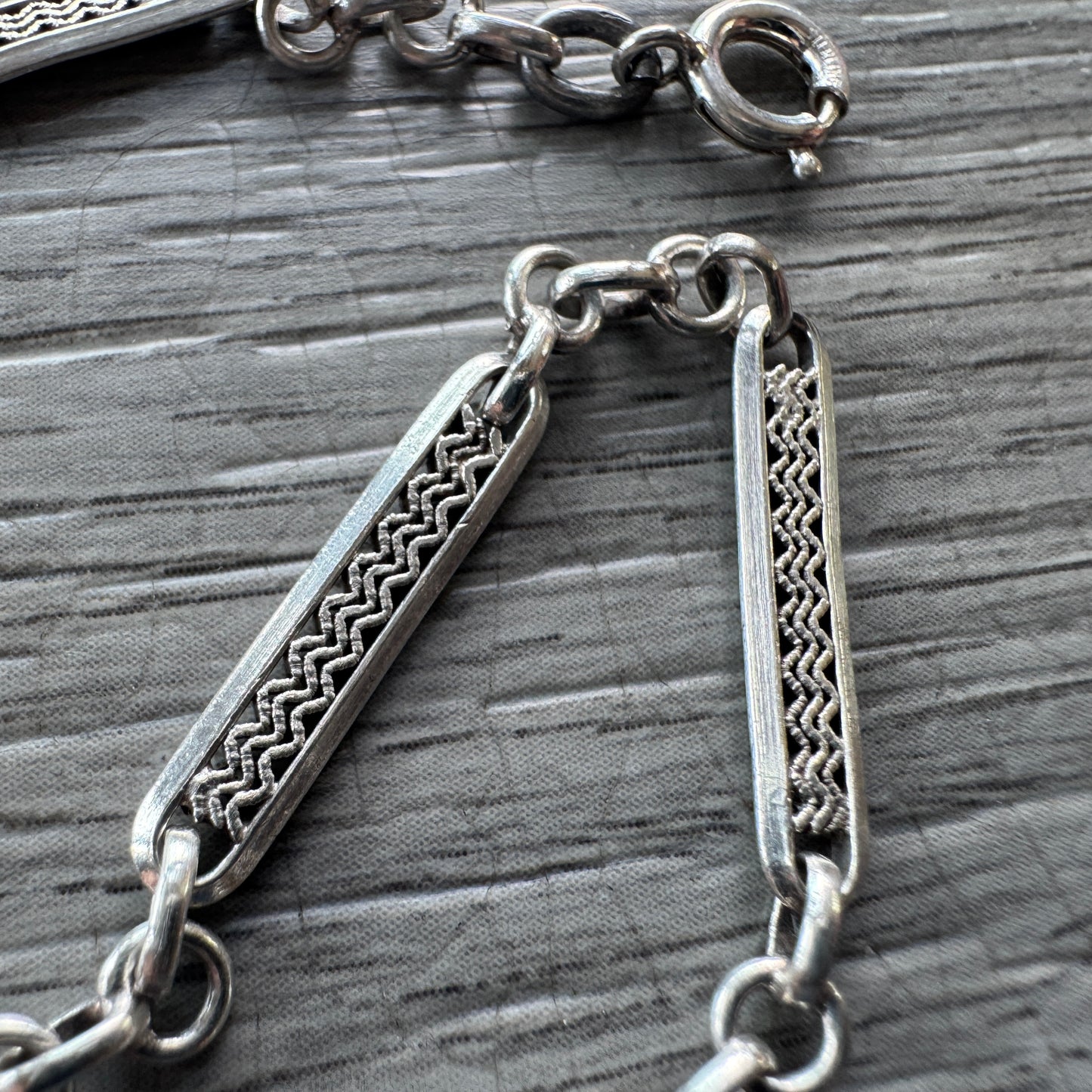 Bracelet ancien en argent massif