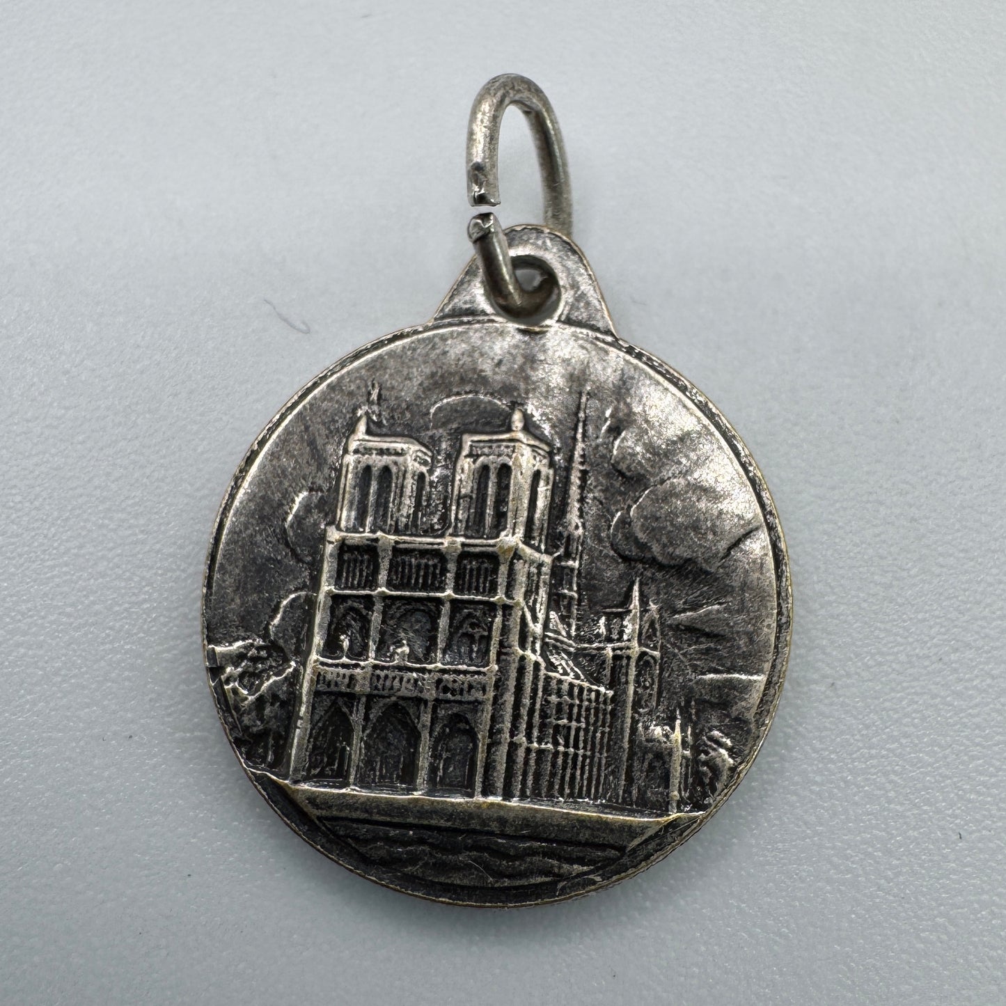 Médaille religieuse ancienne « Notre Dame de Paris »
