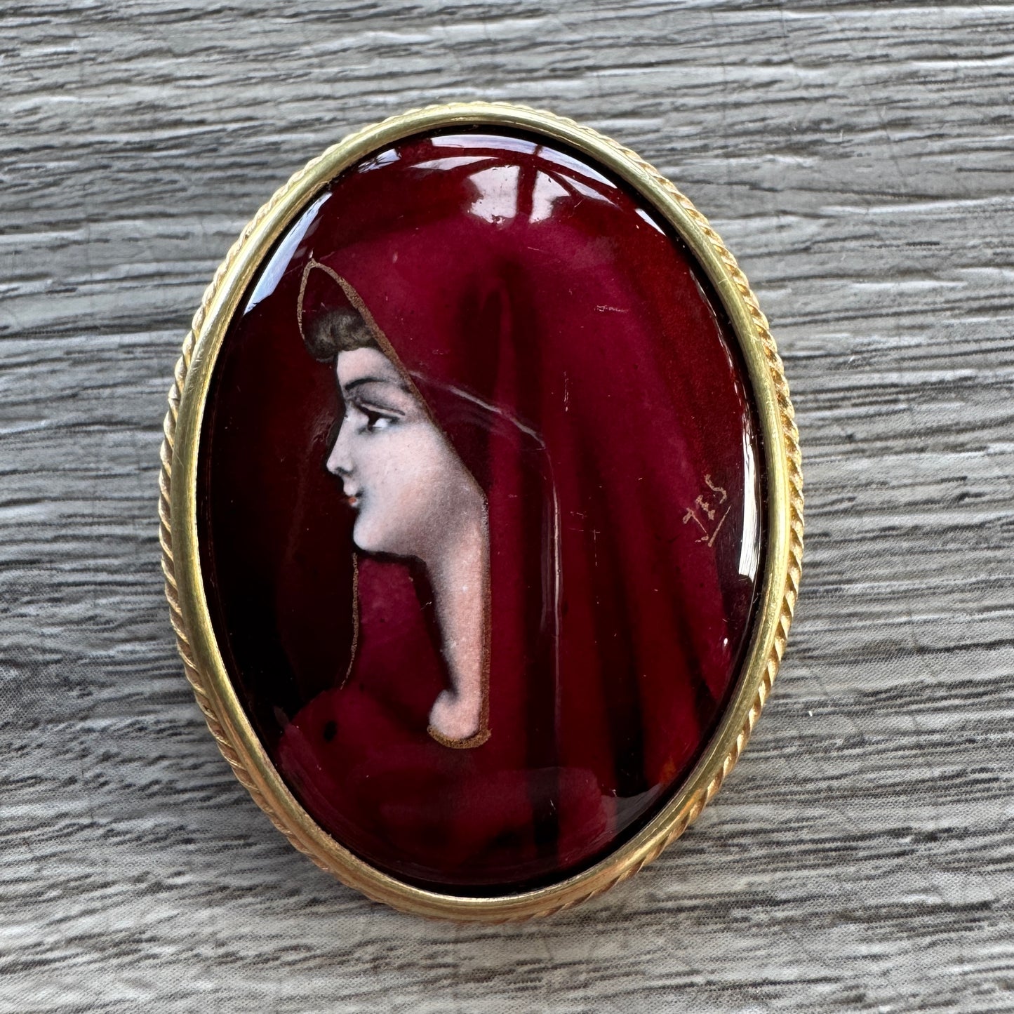 Broche ancienne émaux de Limoges « Sainte vierge »