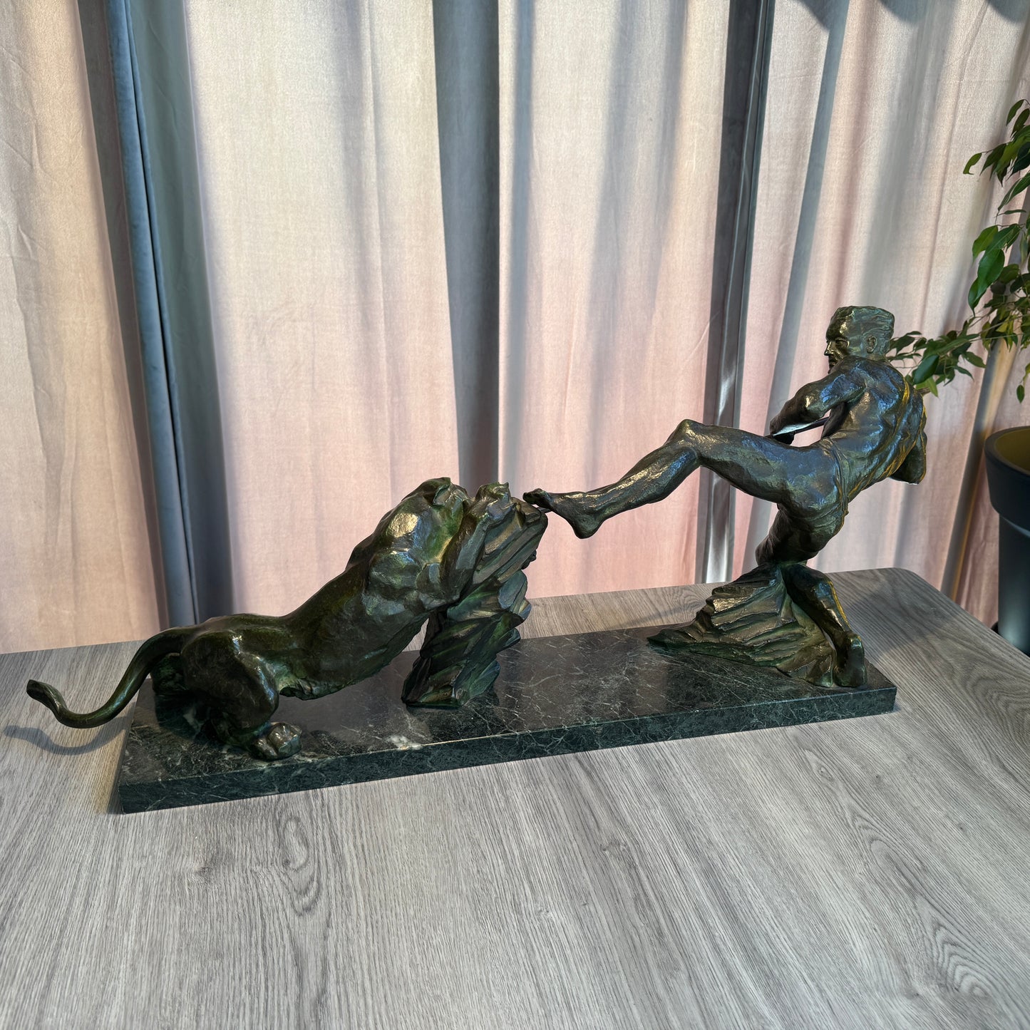 Sculpture en bronze Art Deco - « chasse au Lion » par P. Berjean