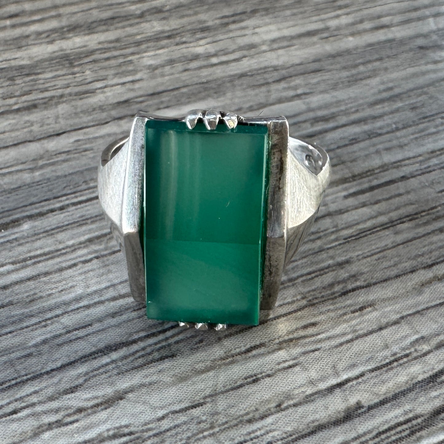 Bague Art Déco en argent et verre poli
