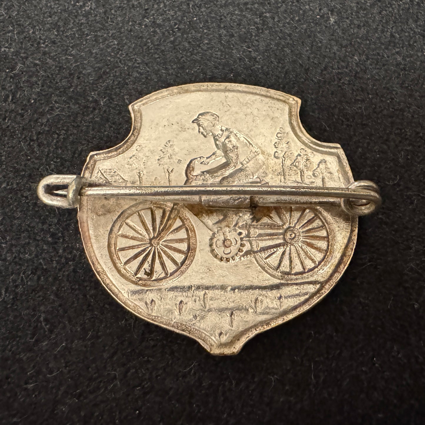 Broche ancienne cycliste - métal argenté