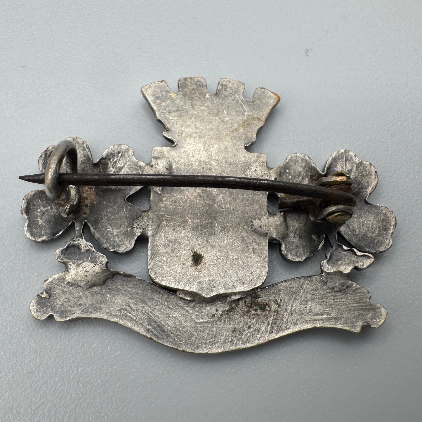 Broche ancienne blason de la ville d'Albert ( Somme)
