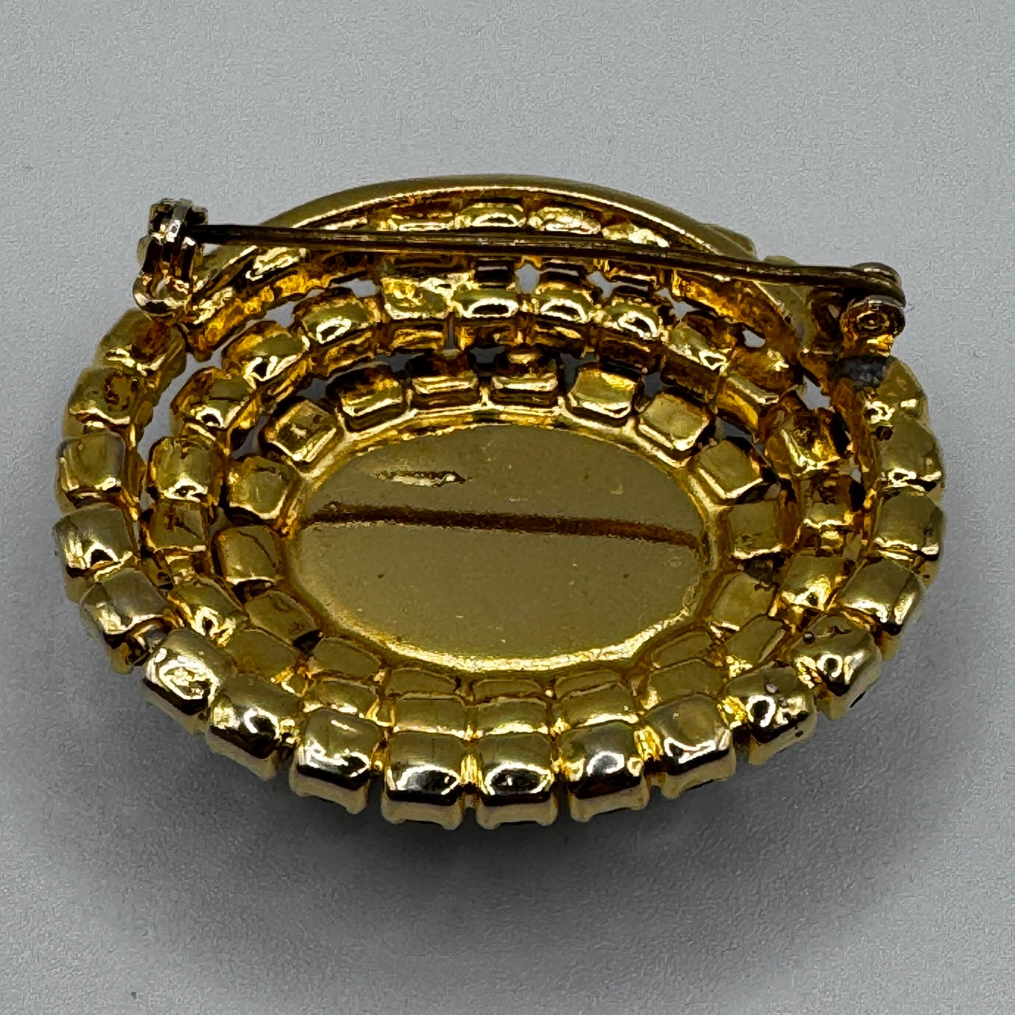 Broche ancienne Vintage - métal doré et verroterie