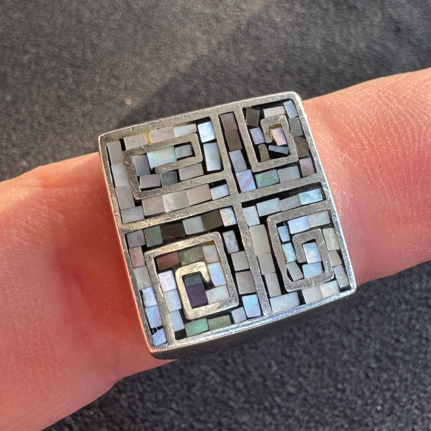 Bague en argent et mosaïque de nacre