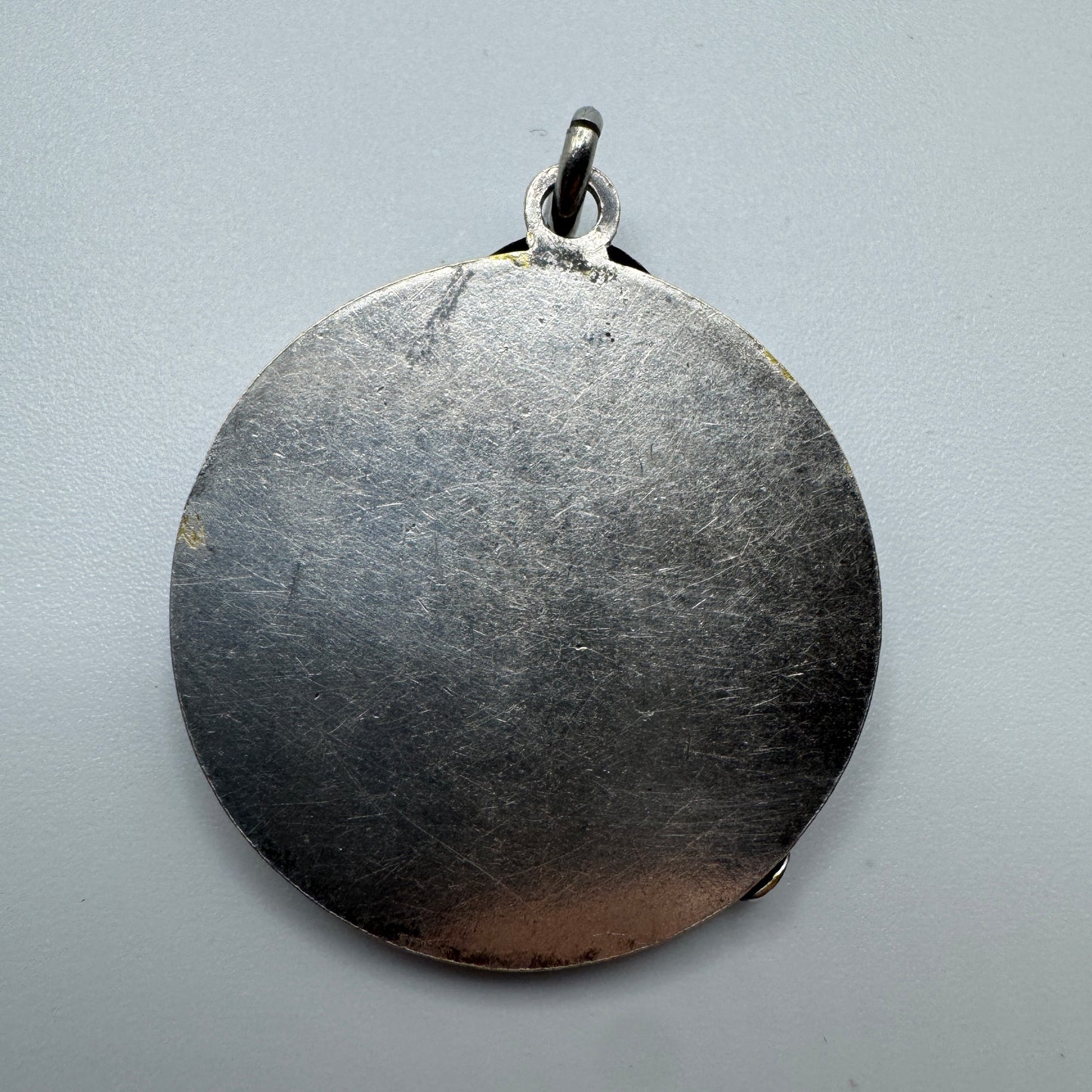 Pendentif ancien porte bonheur « fer à cheval » en métal argenté