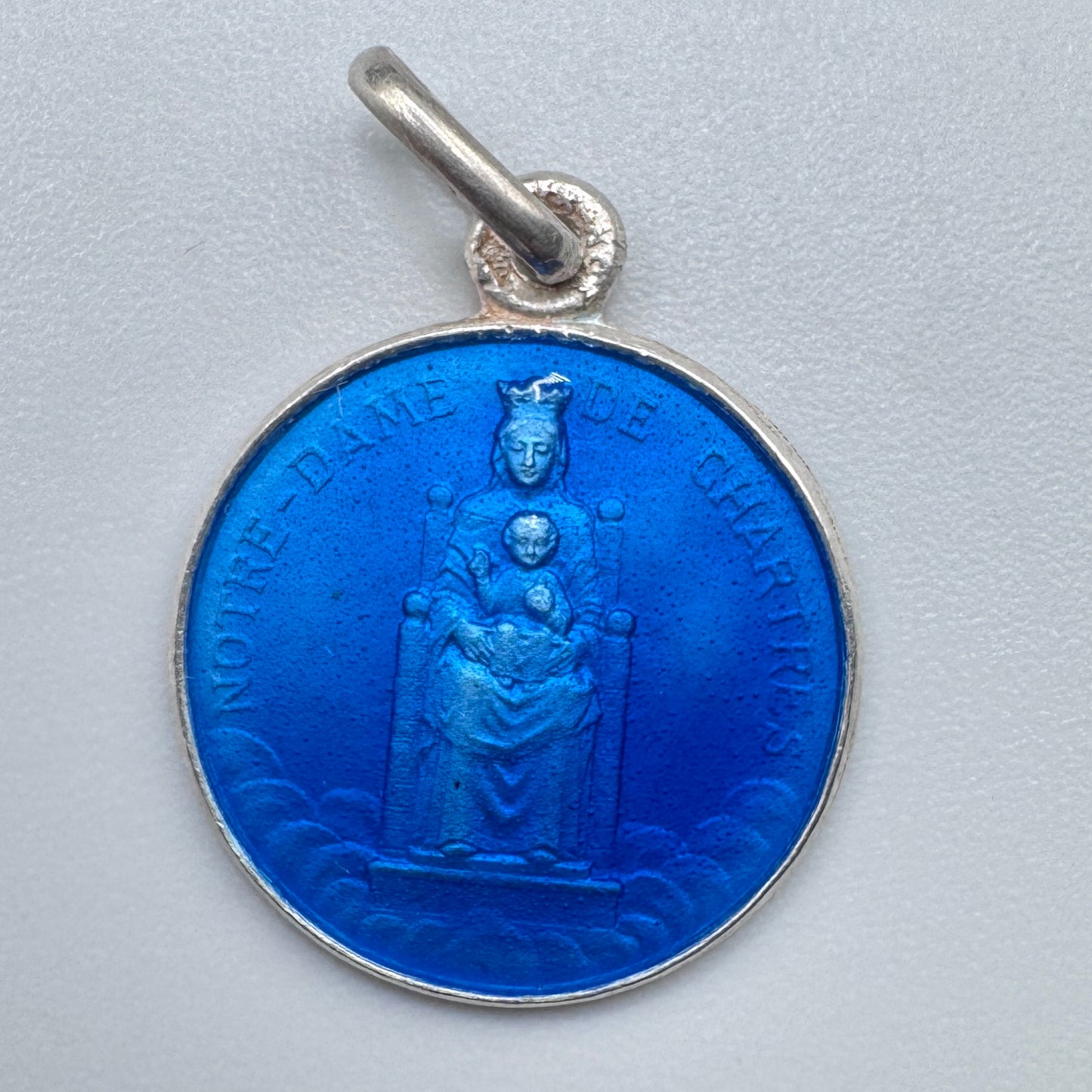 Médaille religieuse ancienne en argent émaillé « Notre Dame de Chartres »