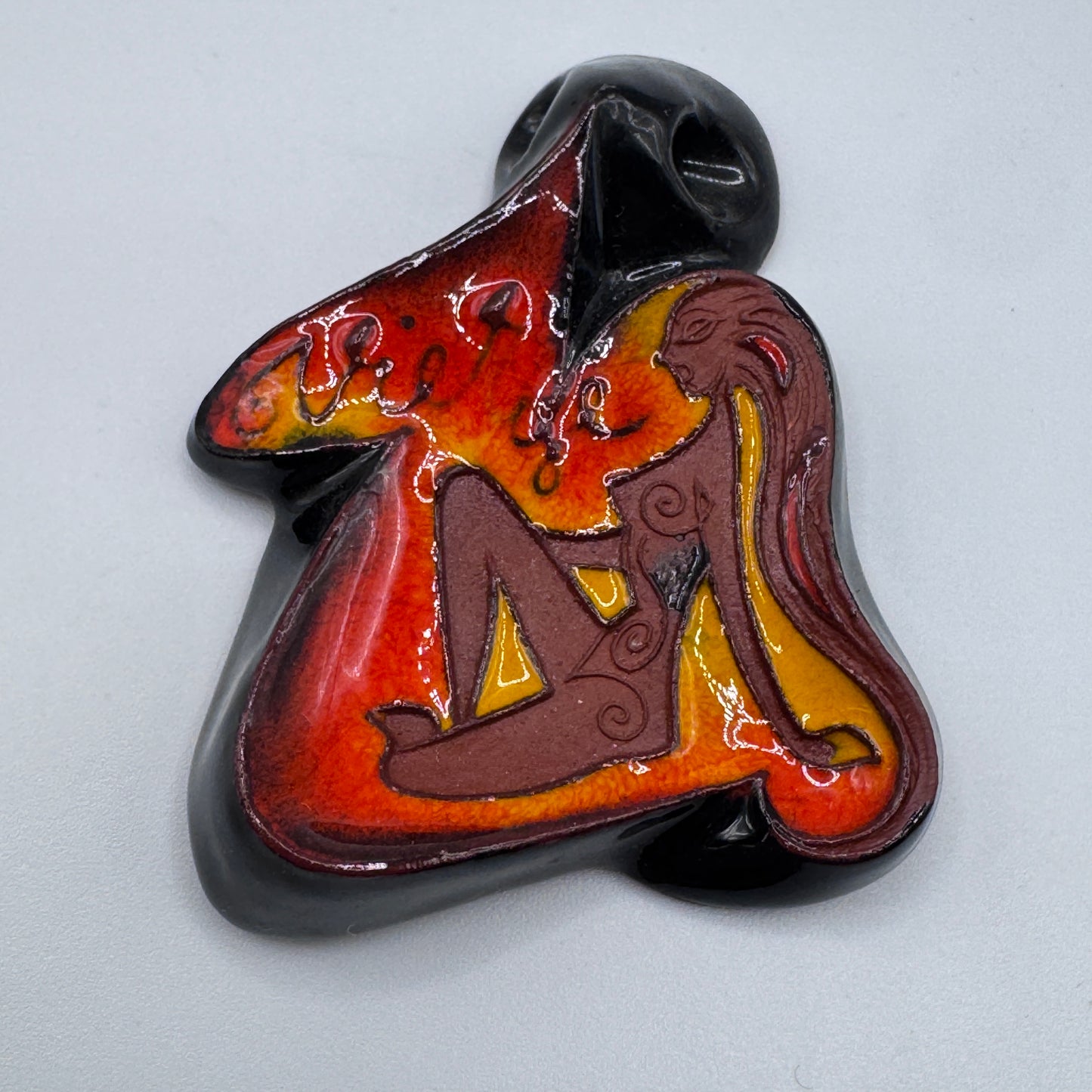 Pendentif astrologique « Vierge »émaillé signé de Pauf Urfer - céramiste d'art
