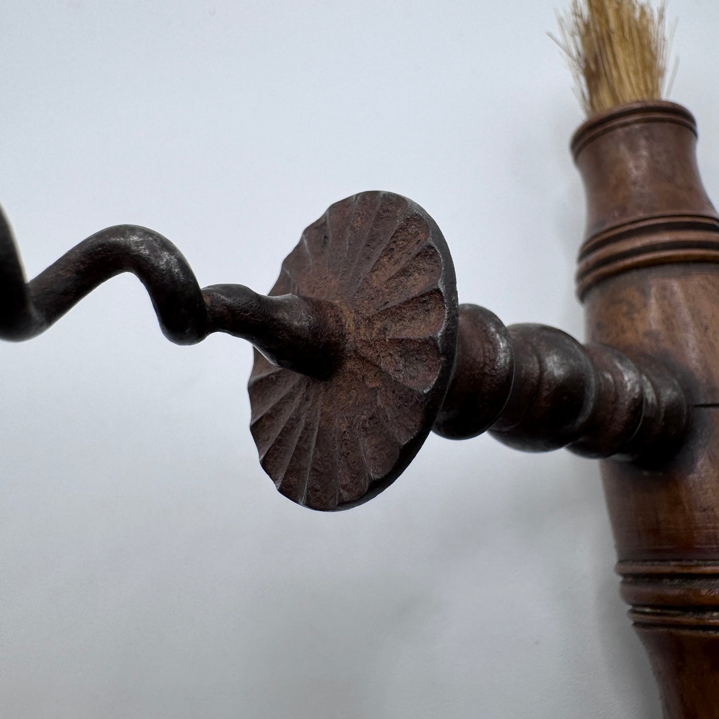 Rare Tire bouchon à brosse 18/19 eme - acier et bois