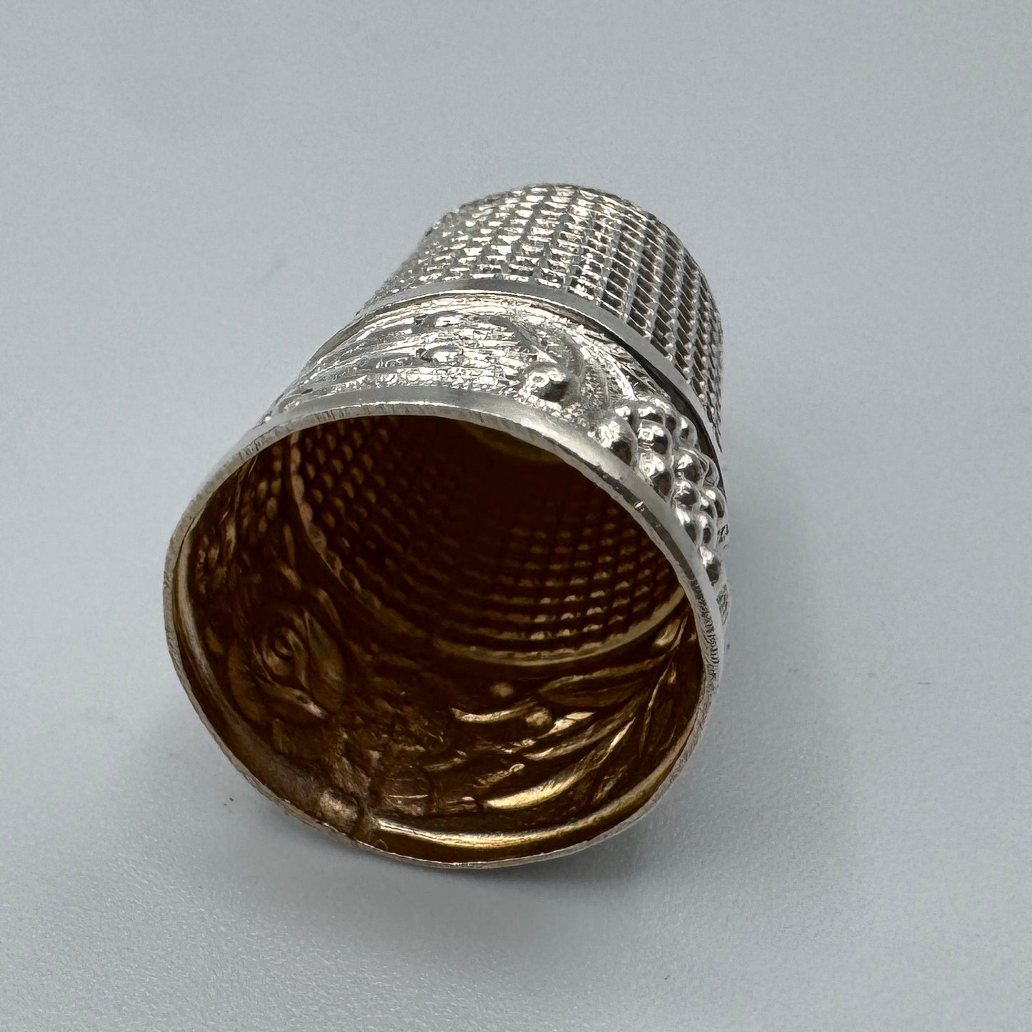 Dé à coudre Ancien en argent - Décor de vignes