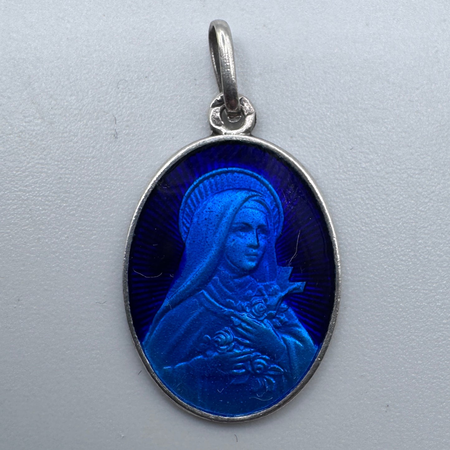 Médaille religieuse ancienne « Sainte Thérèse » en argent emaillé