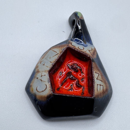 Pendentif astrologique « cancer » émaillé signé de Pauf Urfer - céramiste d'art