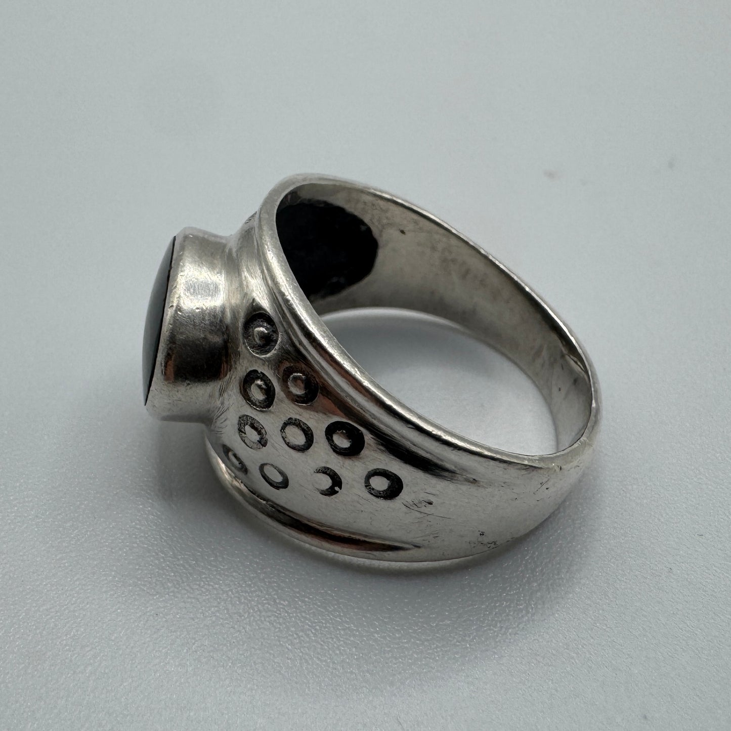 Bague en argent et onyx