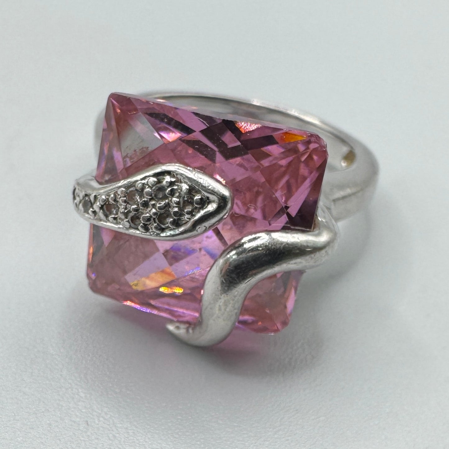 Grosse bague en argent et verroterie