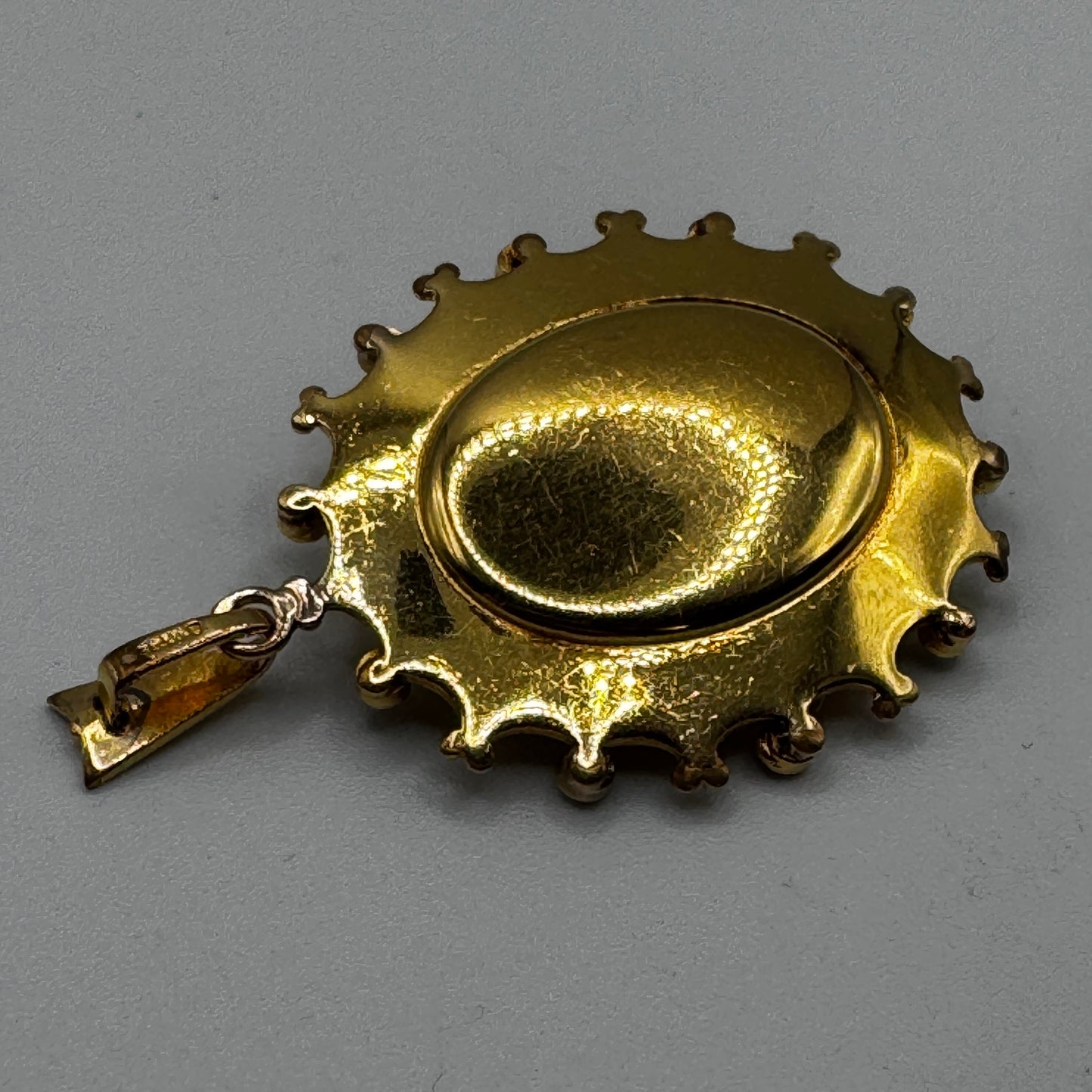 Pendentif ancien porte photo ou relique - plaqué or