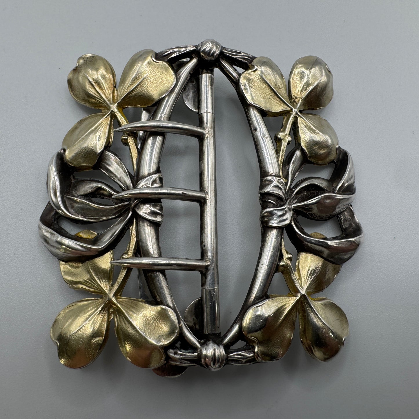 Boucle de ceinture ancienne en argent- style Art Nouveau, motif trèfles