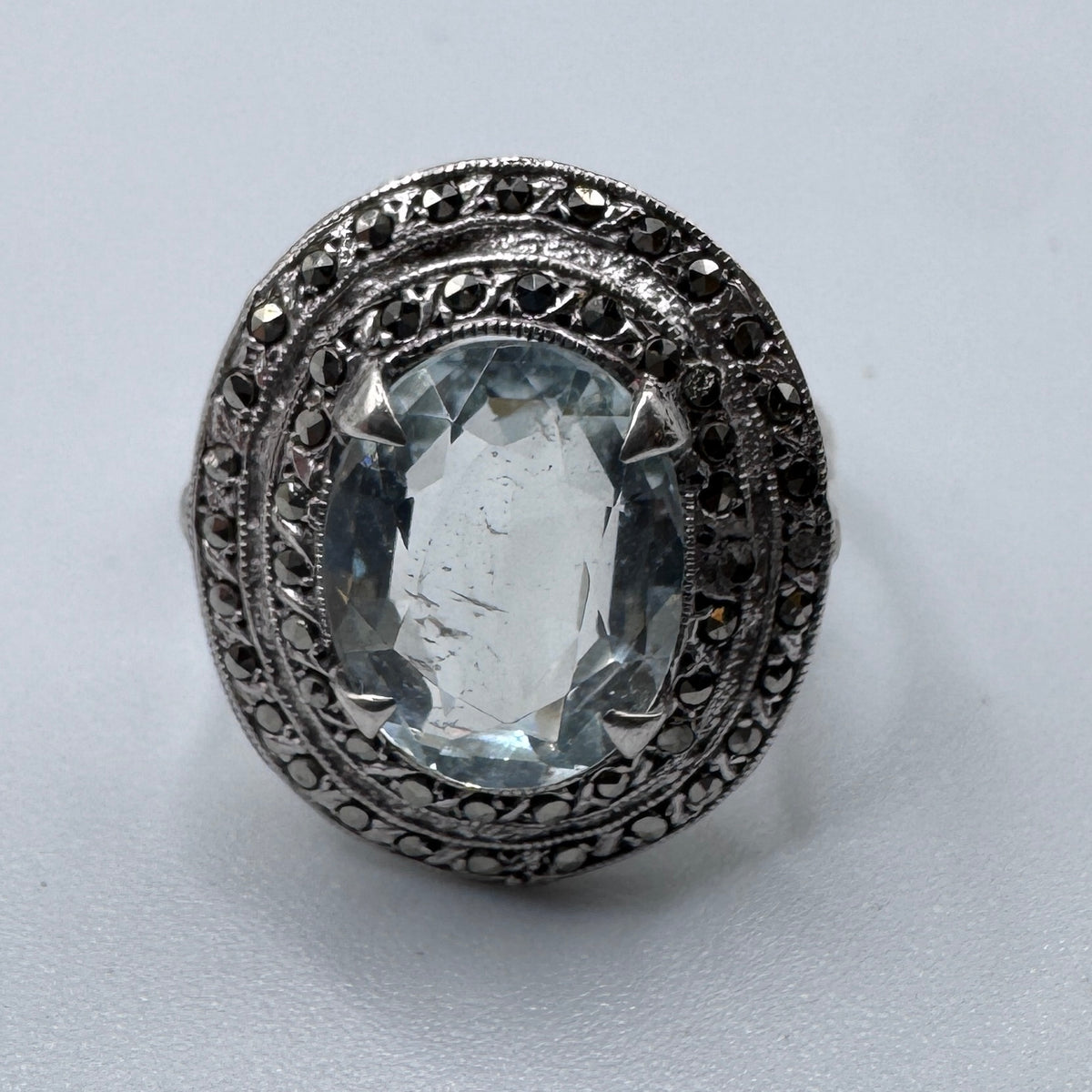 Bague ancienne en argent, marcassites et aigue marine