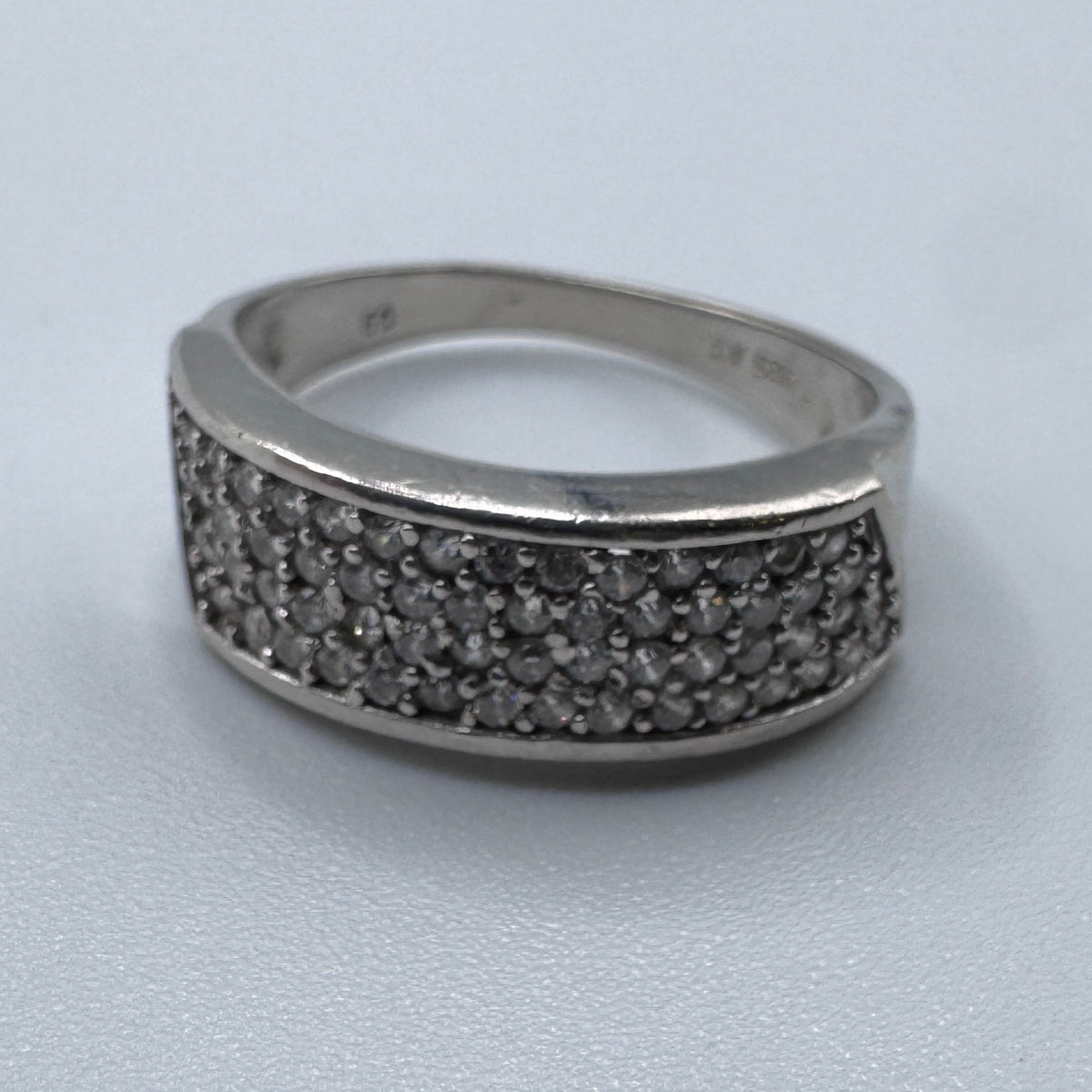 Jolie bague en argent et brillants