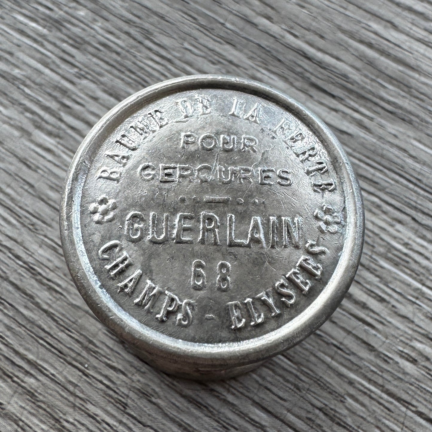 Rare boîte Ancienne GUERLAIN - « baume de la Ferté »
