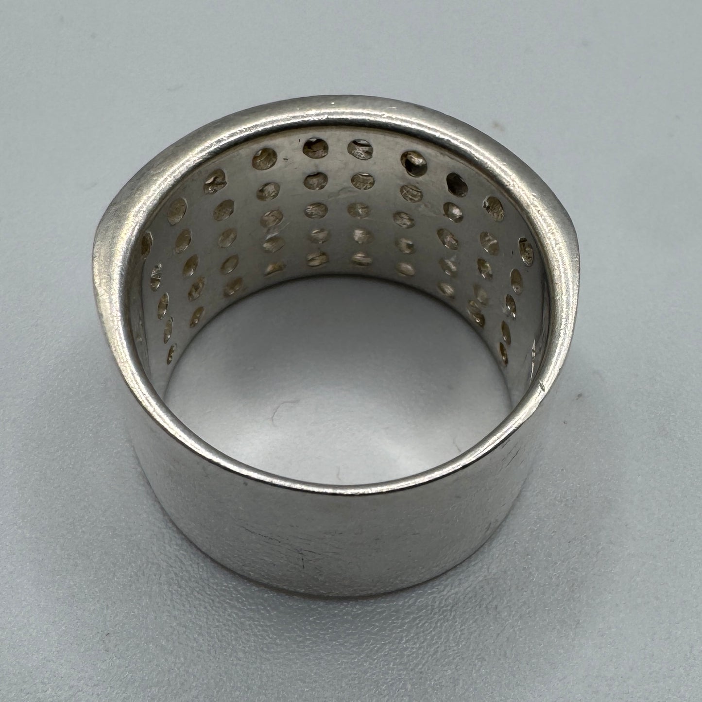 Grosse bague en argent et brillants