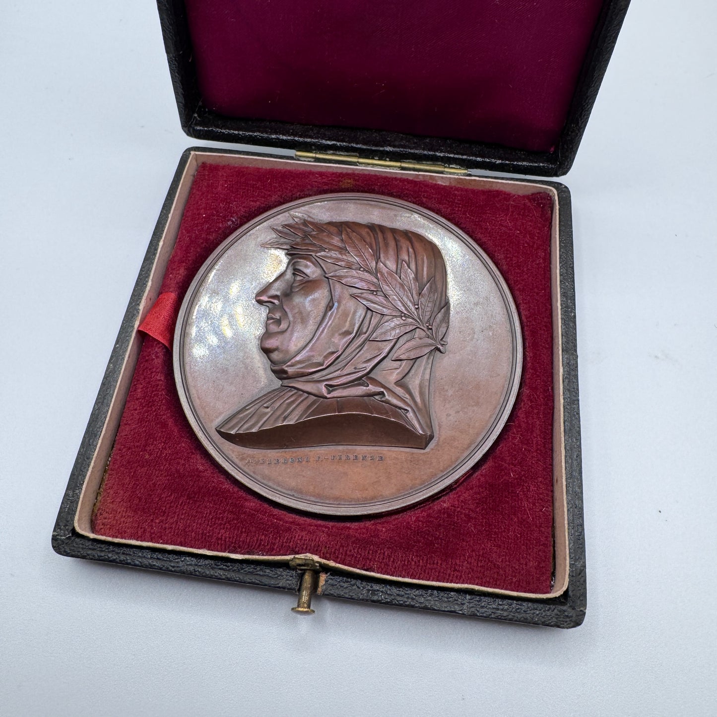 Médaille ancienne en cuivre « Francesco Petrarca - poète Italien du 14e siècle »