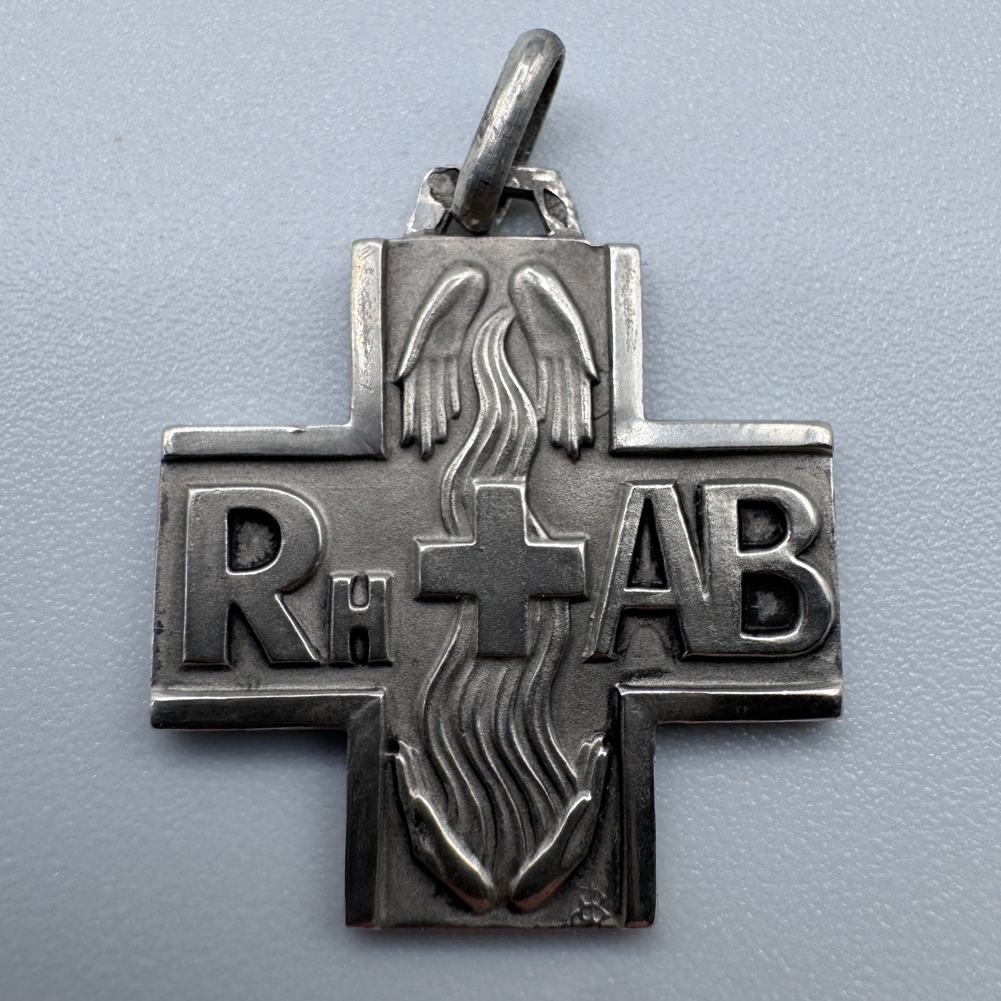 Pendentif ancien « groupe sanguin AB+ » - argent massif