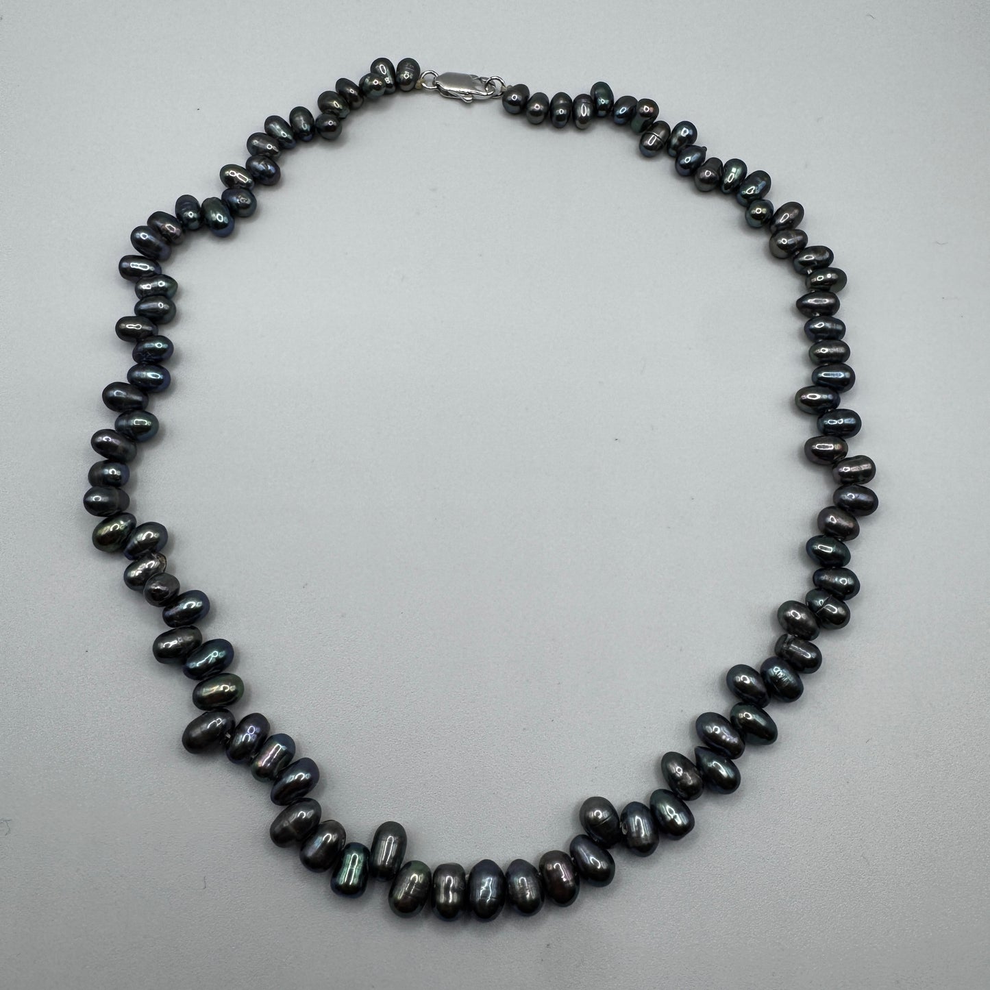 Joli collier de perles véritables