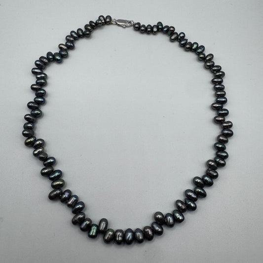 Joli collier de perles véritables