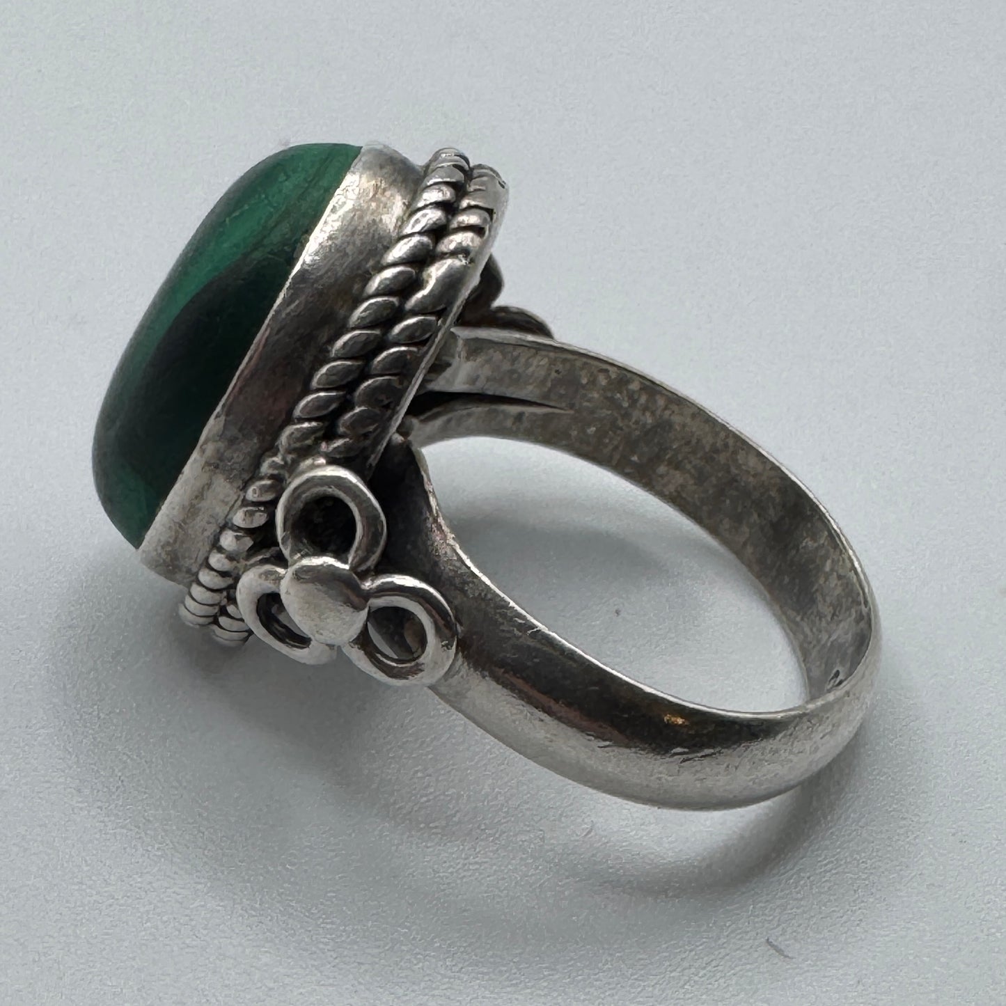 Jolie Bague en argent et pierre malachite