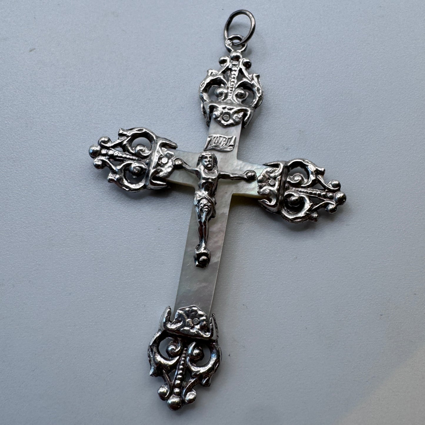 Superbe Croix crucifix ancien - argent et nacre
