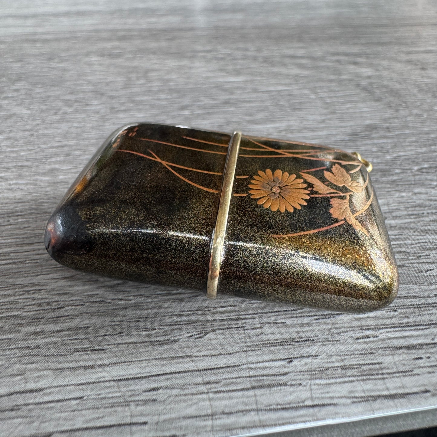 exceptionnelle montre ERMETO MOVADO pour DUNHILL - NAMIKI laque Maki-e décor aux Chrysanthème - vers 1920