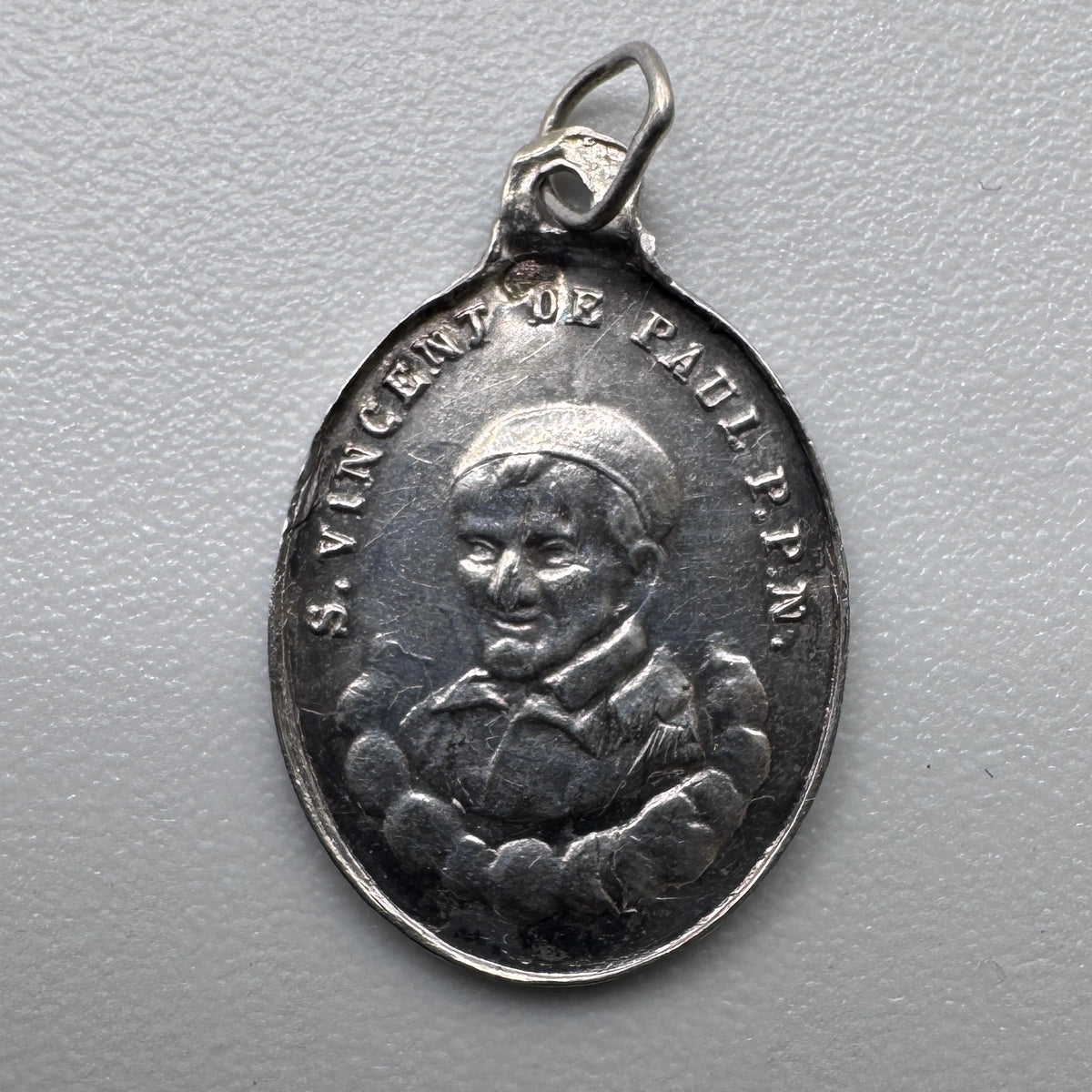 Petite Medaille religieuse ancienne « Saint Vincent » - argent