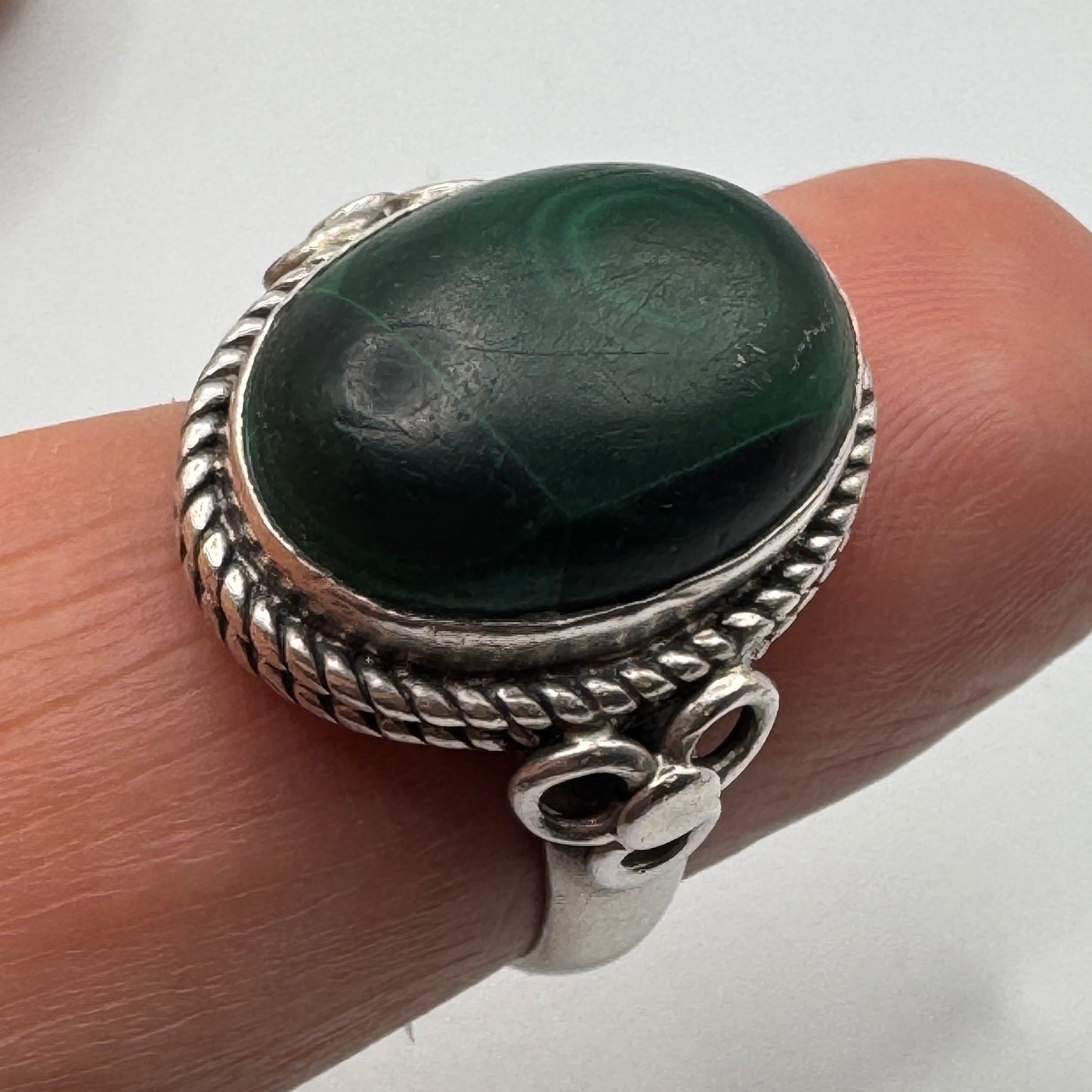 Jolie Bague en argent et pierre malachite