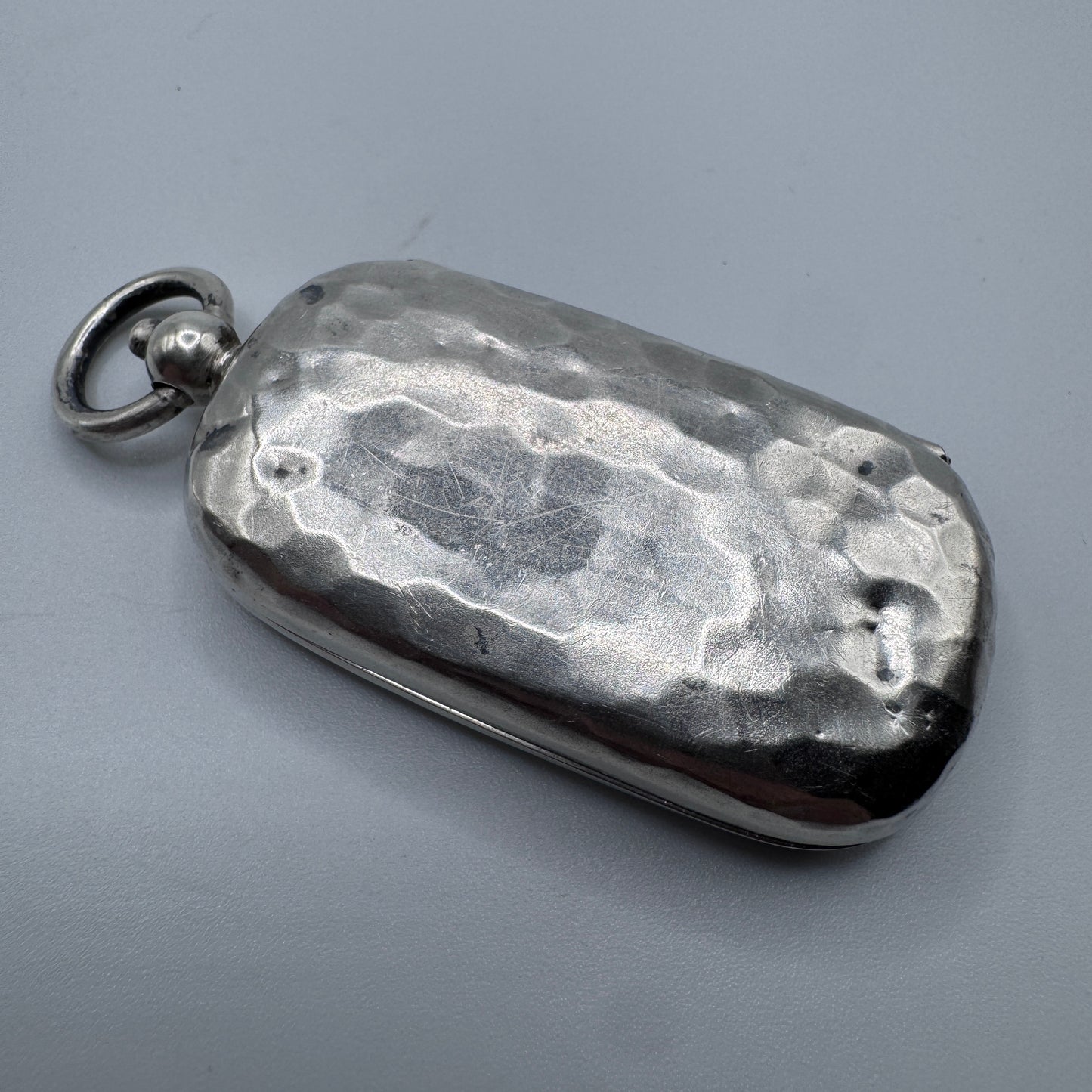 Rare Porte Louis ancien - argent massif martelé