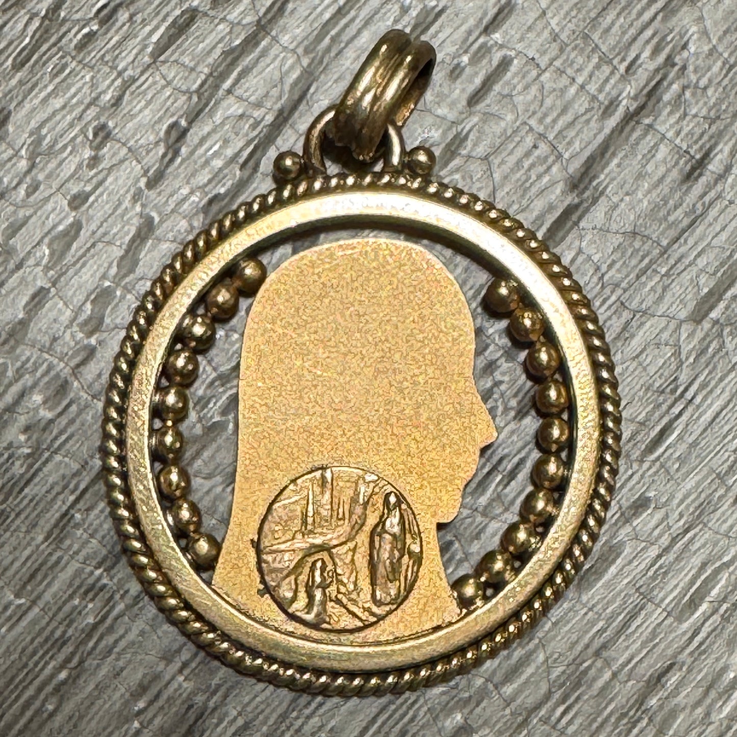 Médaille religieuse ancienne en plaqué or « Sainte Vierge »