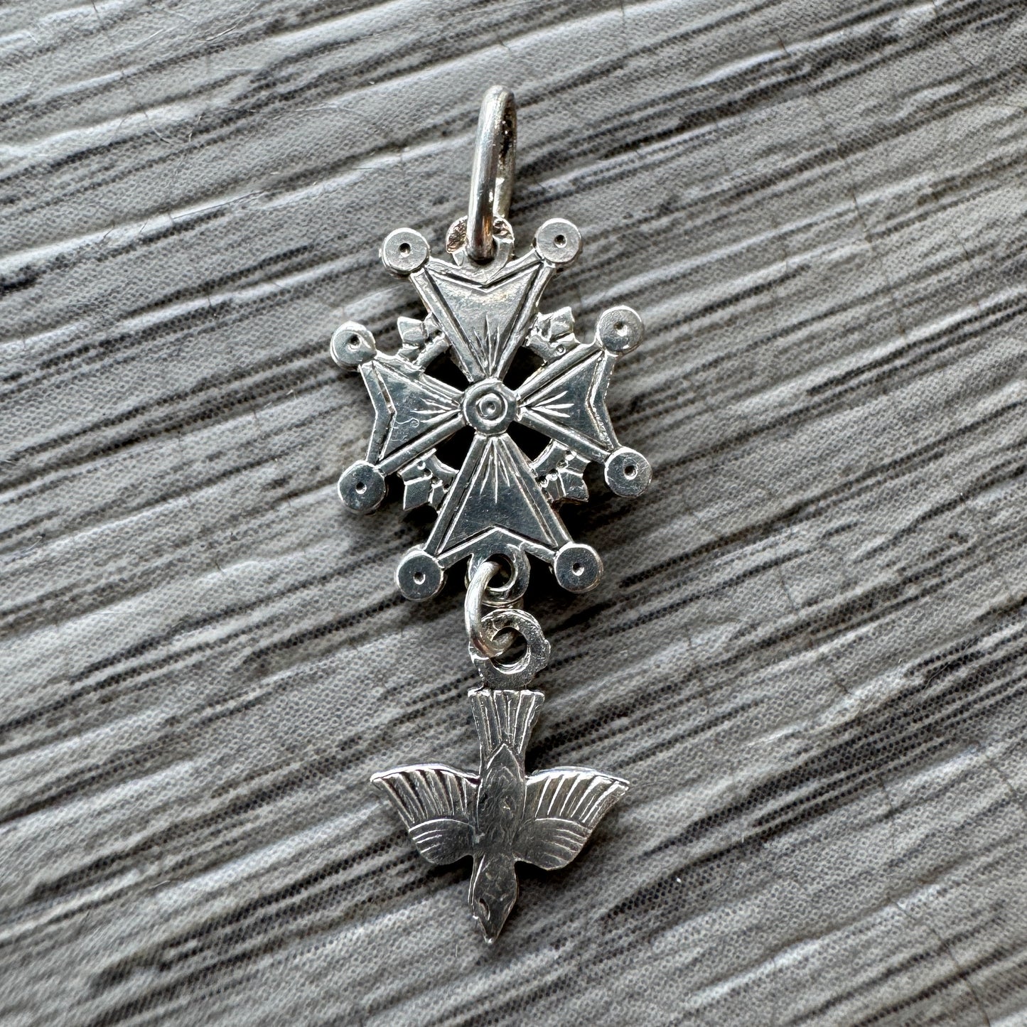 Médaille religieuse ancienne en argent « Saint Esprit »