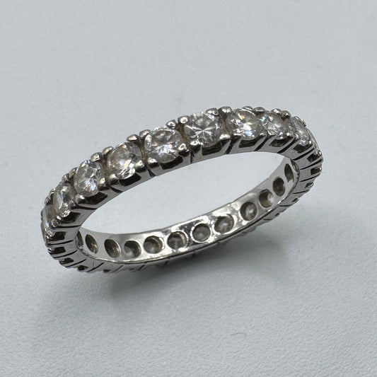 Jolie bague alliance en argent et brillants