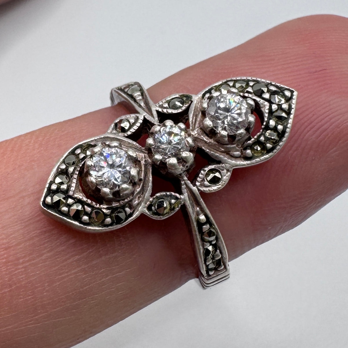 Superbe Bague style Art Deco en argent et brillants