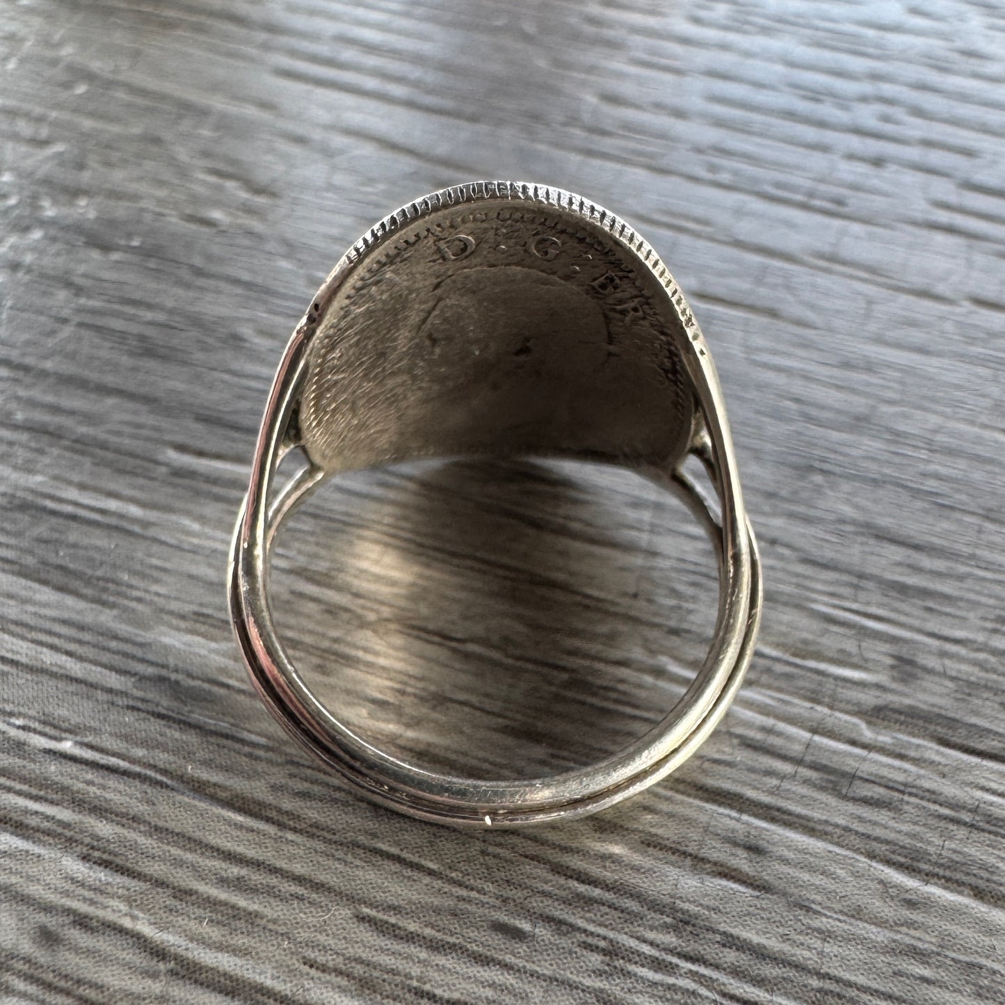 Bague ancienne en argent « six pence »