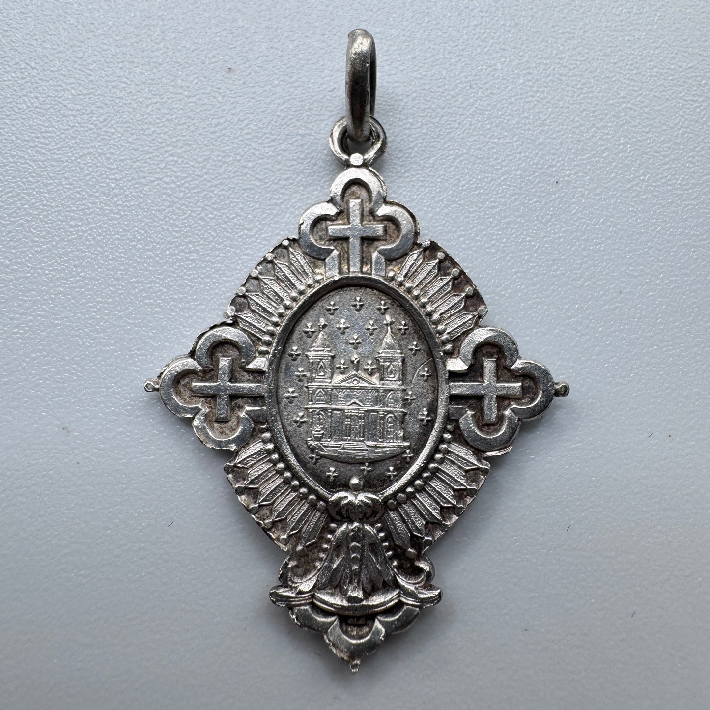 Belle Médaille religieuse ancienne « Souvenir de l’enfant Jesus de Prague »