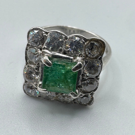 Jolie bague en argent et émeraude