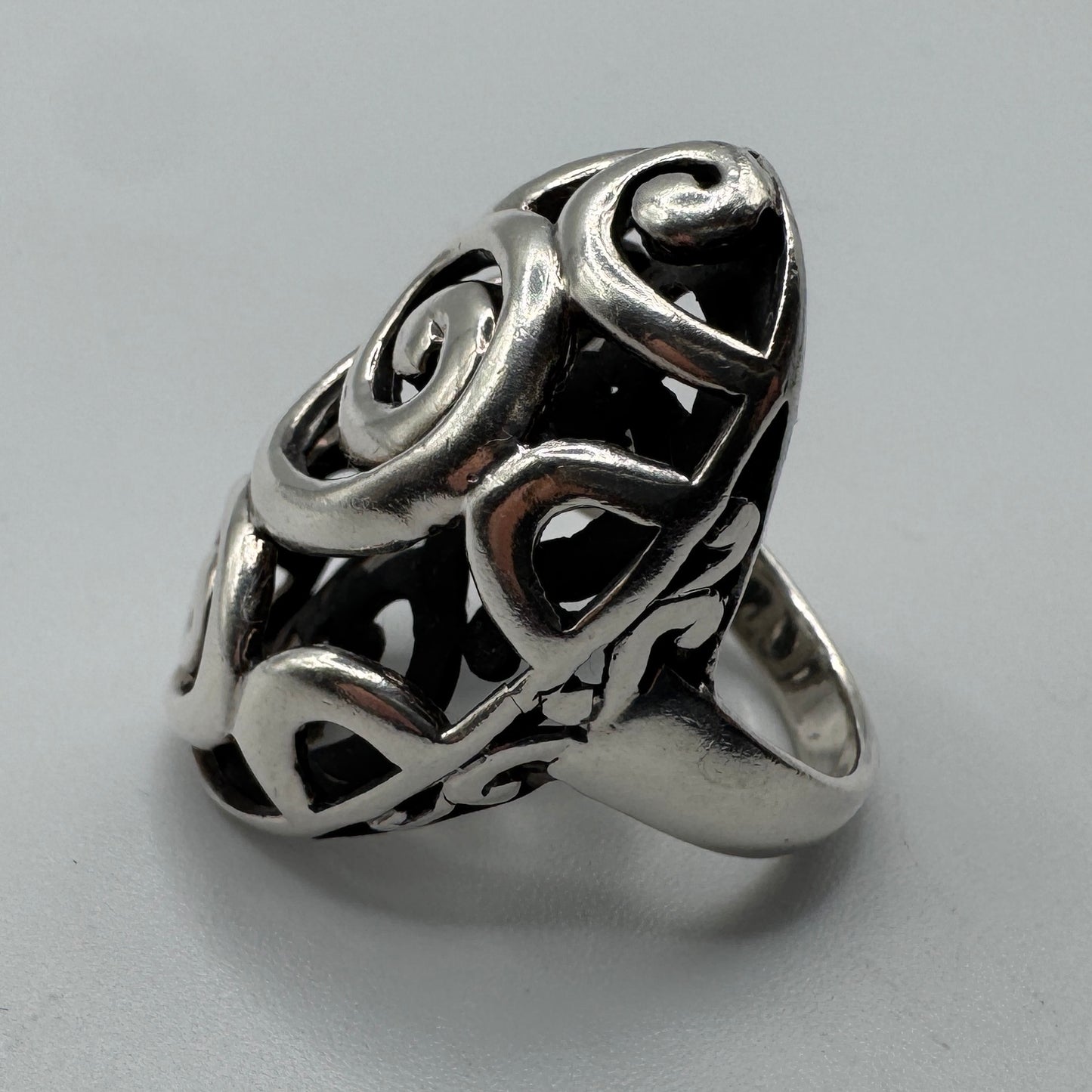 Superbe grosse Bague en argent motif géométrique